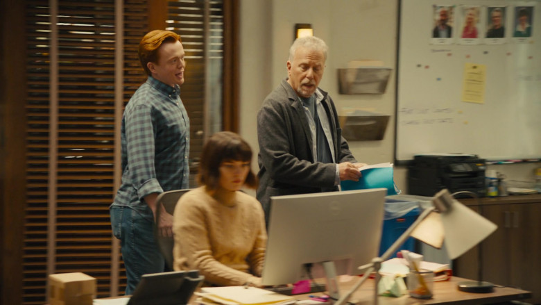 Dell Monitor in Reboot S01E06 Bewitched (2022)