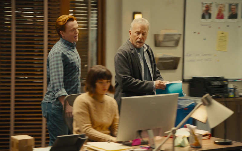 Dell Monitor in Reboot S01E06 Bewitched (2022)