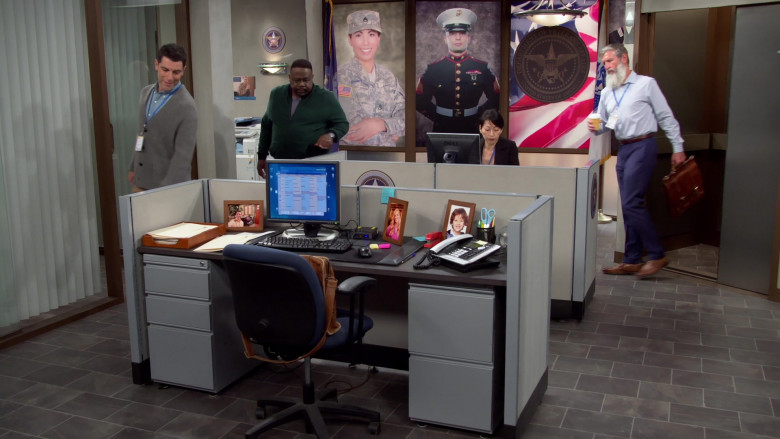 Dell Monitors in The Neighborhood S05E05 Welcome to the Art of Negotiation (1)