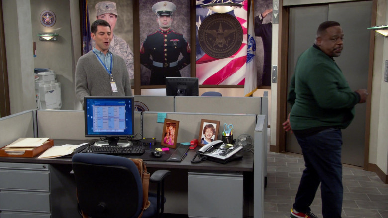 Dell Monitors in The Neighborhood S05E05 Welcome to the Art of Negotiation (2)