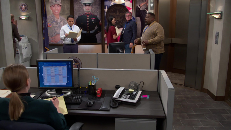 Dell Monitors in The Neighborhood S05E05 Welcome to the Art of Negotiation (5)