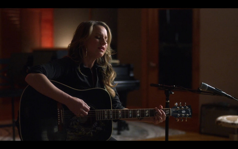 Gibson Guitar in Monarch S01E04 Not Our First Rodeo (2022)
