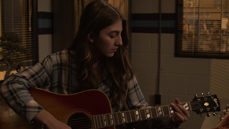 Gibson Guitar of Sophia Mitri Schloss as Emma Korn in Big Shot S02E06 It's Going to Be Okay (1)