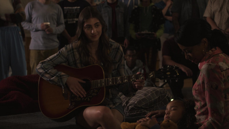 Gibson Guitar of Sophia Mitri Schloss as Emma Korn in Big Shot S02E06 It's Going to Be Okay (3)