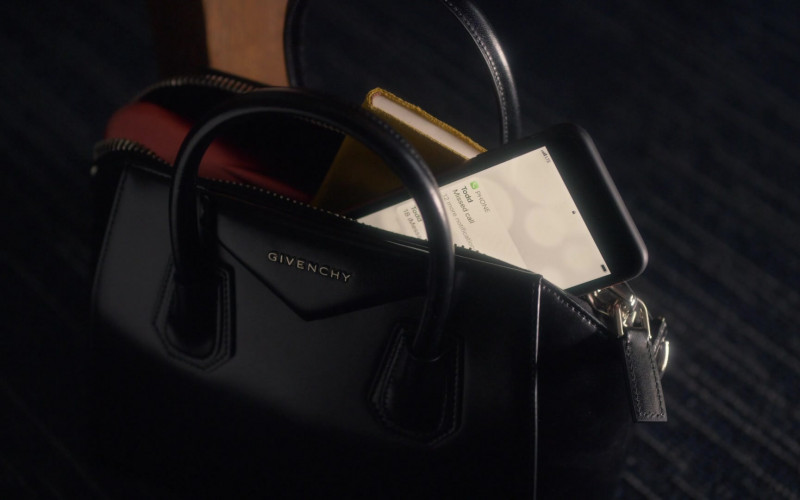 Givenchy Bag of Marcia Gay Harden as Margaret in So Help Me Todd S01E02 Co-pilot (2)