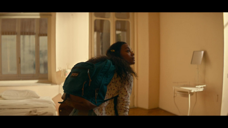 JanSport Backpack of Zoe Saldaña as Amy in From Scratch S01E01 First Tastes (3)
