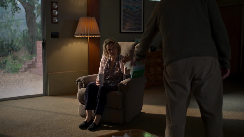 Kleenex Tissues in The Patient S01E10 The Cantor's Husband (1)