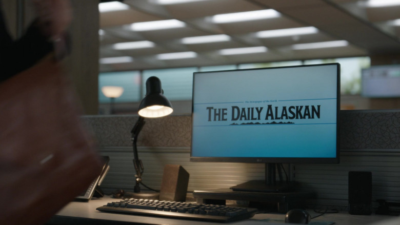 LG PC Monitor in Alaska Daily S01E01 Pilot (2022)
