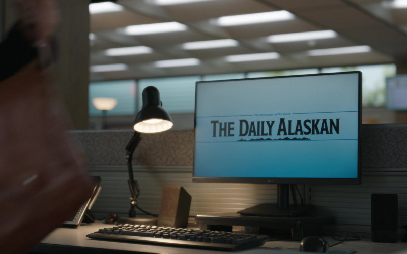 LG PC Monitor in Alaska Daily S01E01 Pilot (2022)