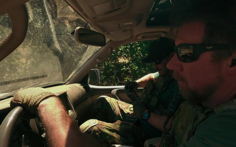 Maui Jim Men’s Sunglasses in SEAL Team S06E04 Phantom Pattern (2022)