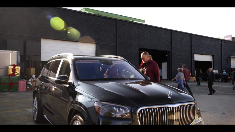 Mercedes-Benz GLS Car in Monarch S01E05 Death and Christmas (2022)