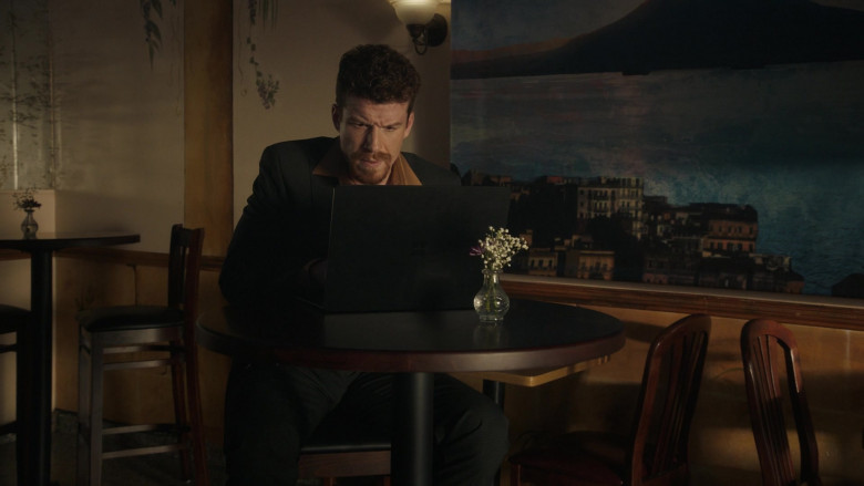 Microsoft Surface Laptop in The Equalizer S03E02 Where There’s Smoke (2)