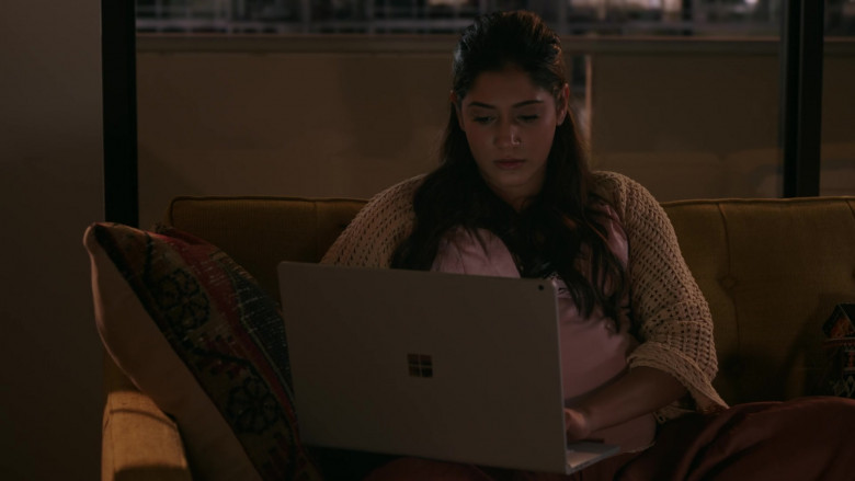 Microsoft Surface Laptop in The Resident S06E03 One Bullet (2022)