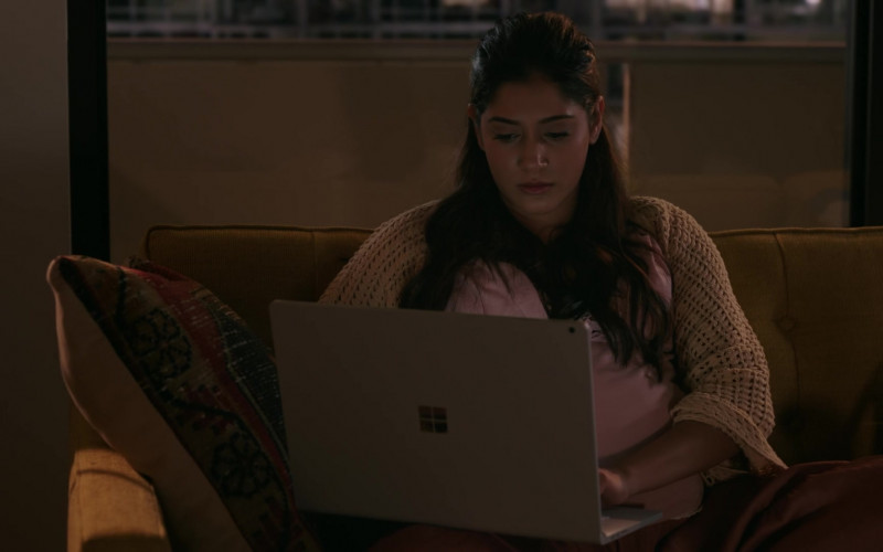 Microsoft Surface Laptop in The Resident S06E03 One Bullet (2022)