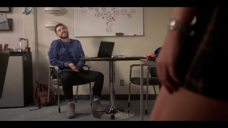 Microsoft Surface Laptops in All American S05E02 Don't Sweat the Technique (2)