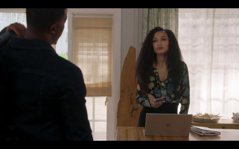 Microsoft Surface Laptops in All American S05E03 Feeling Myself (1)