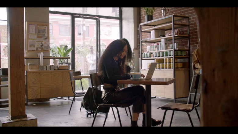 Microsoft Surface Laptops in All American S05E03 Feeling Myself (4)