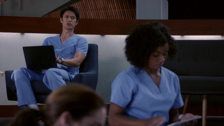 Microsoft Surface Laptops in Grey's Anatomy S19E02 Wasn't Expecting That (1)