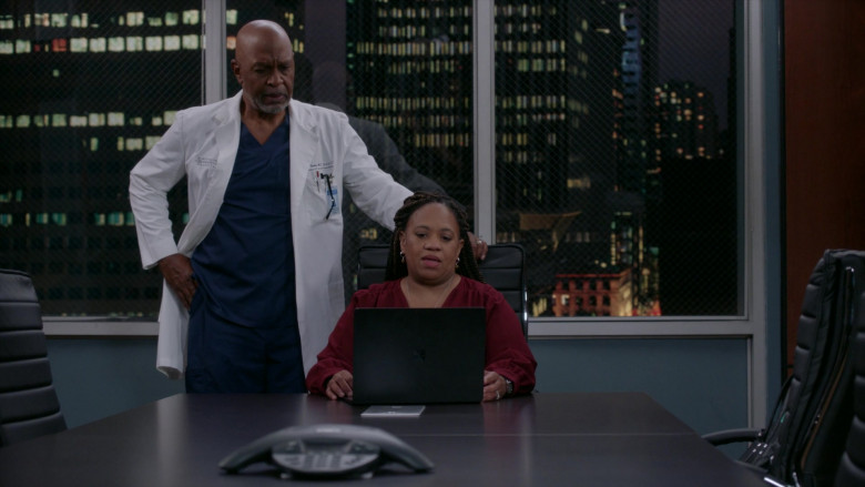 Microsoft Surface Laptops in Grey’s Anatomy S19E03 Let’s Talk About Sex (2)