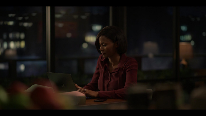 Microsoft Surface Laptops in Reasonable Doubt S01E06 Renegade (1)