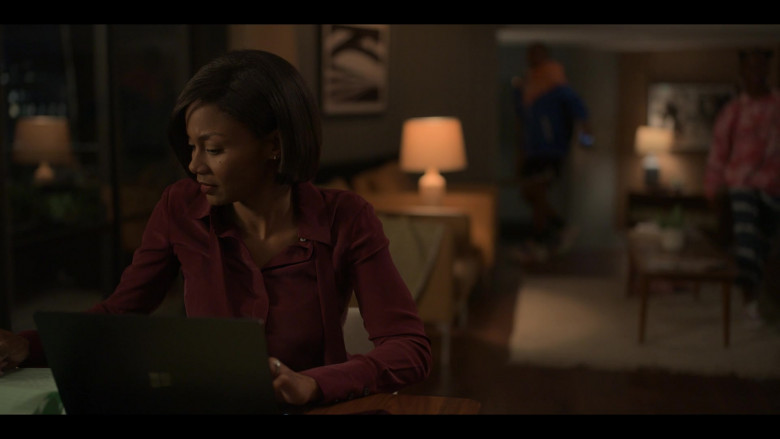 Microsoft Surface Laptops in Reasonable Doubt S01E06 Renegade (2)