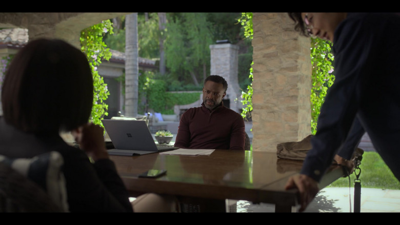 Microsoft Surface Laptops in Reasonable Doubt S01E06 Renegade (5)