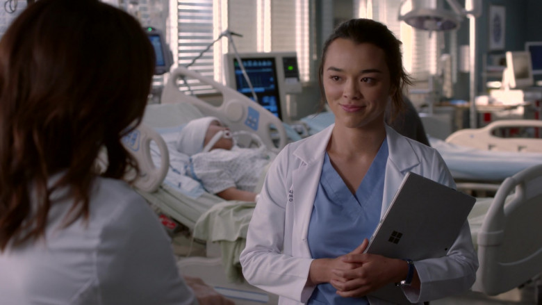 Microsoft Surface Tablet in Grey's Anatomy S19E01 Everything Has Changed (2022)