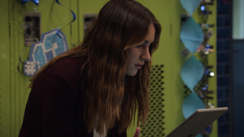 Microsoft Surface Tablets in Big Shot S02E02 BOYS! (3)