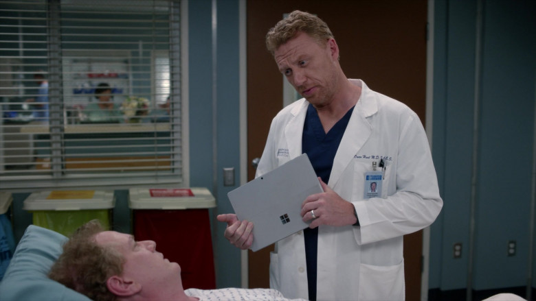 Microsoft Surface Tablets in Grey's Anatomy S19E02 Wasn't Expecting That (3)
