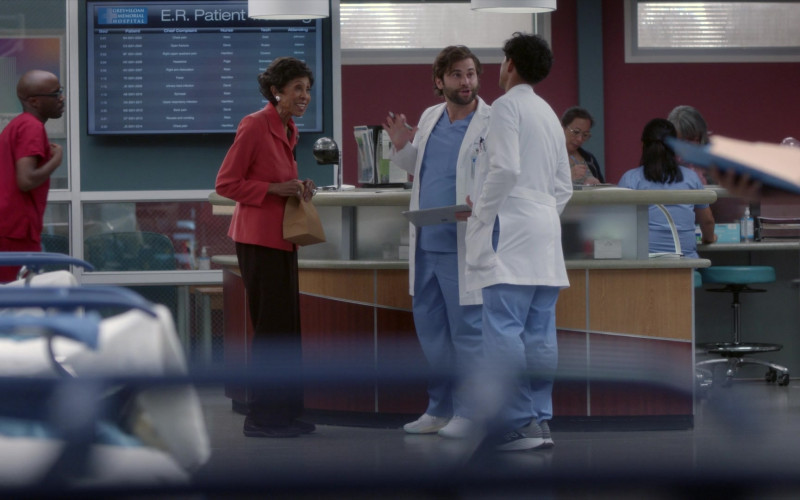 Microsoft Surface Tablets in Grey's Anatomy S19E03 Let's Talk About Sex (1)