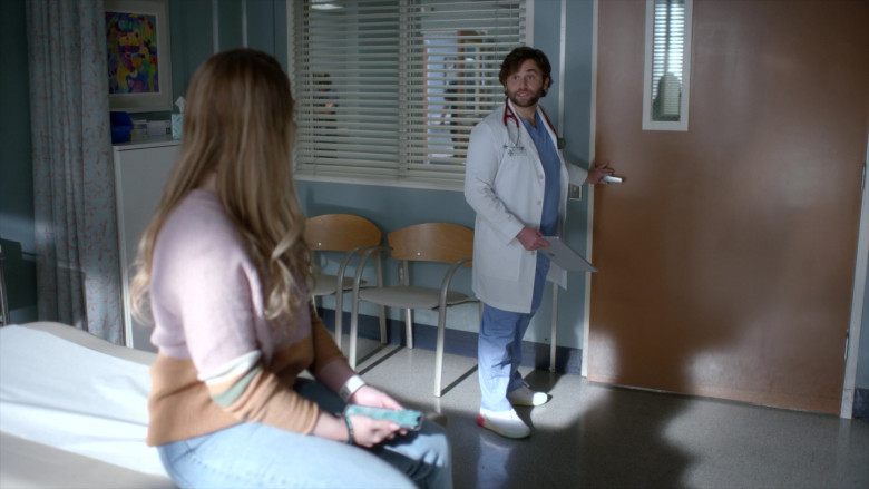 Microsoft Surface Tablets in Grey's Anatomy S19E03 Let's Talk About Sex (2)