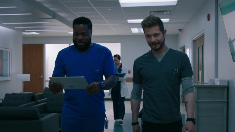 Microsoft Surface Tablets in The Resident S06E05 A River in Egypt (4)