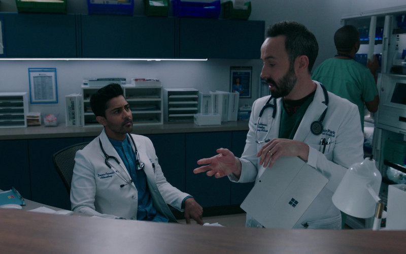 Microsoft Surface Tablets in The Resident S06E05 A River in Egypt (6)