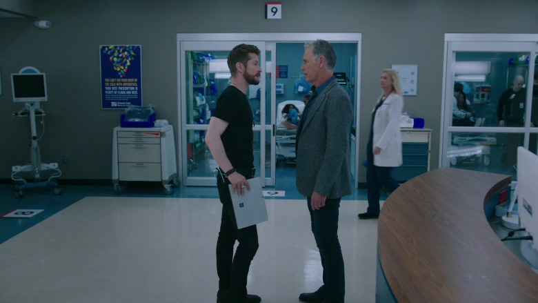 Microsoft Surface Tablets in The Resident S06E06 For Better or Worse (1)