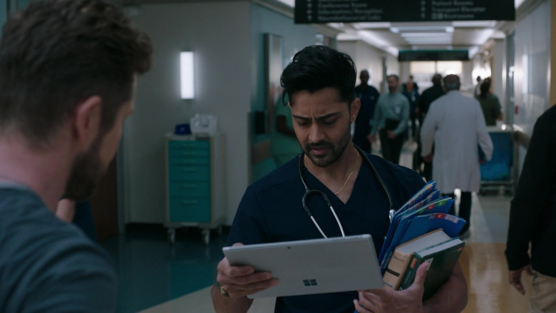 Microsoft Surface Tablets in The Resident S06E06 For Better or Worse (2)