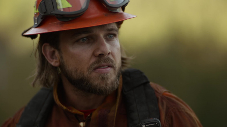 Motorola Radios in Fire Country S01E03 Where There's Smoke… (2)