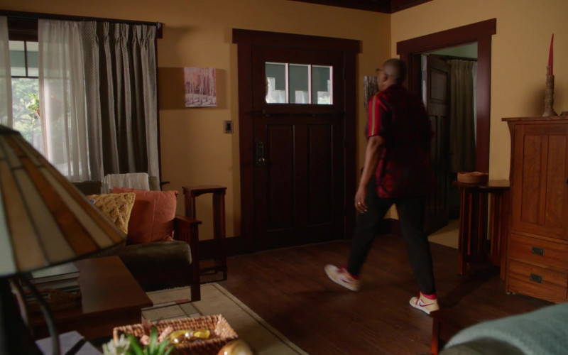 Nike Sneakers in 9-1-1 S06E05 Home Invasion (2022)