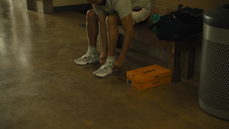 Nike Sneakers in Reboot S01E07 Baskets (1)