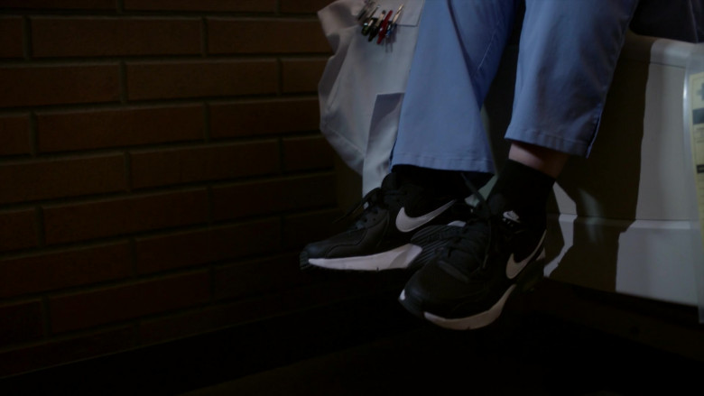 Nike Women's Sneakers in Grey's Anatomy S19E01 Everything Has Changed (2022)