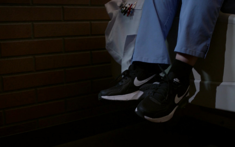 Nike Women's Sneakers in Grey's Anatomy S19E01 Everything Has Changed (2022)
