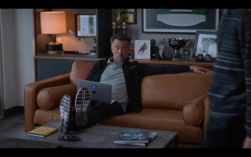 On Shoes and Apple MacBook Laptop of Josh Duhamel as Colin Cole in The Mighty Ducks Game Changers S02E03 Coach Classic (20