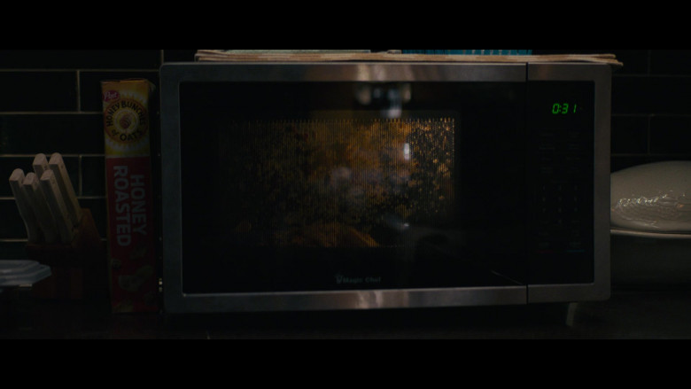 Post Cereal and Magic Chef Microwave Oven in Halloween Ends (2022)