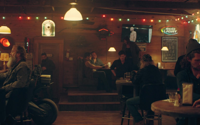 Schlitz and Bud Light Beer Signs in The Peripheral S01E01 Pilot (2022)