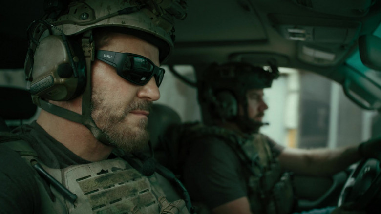 Smith Optics Men's Sunglasses of David Boreanaz as Master Chief Special Warfare Operator Jason Hayes a.k.a. Bravo 1-1B in SEAL Team S06E05 Thunderstruck (1)