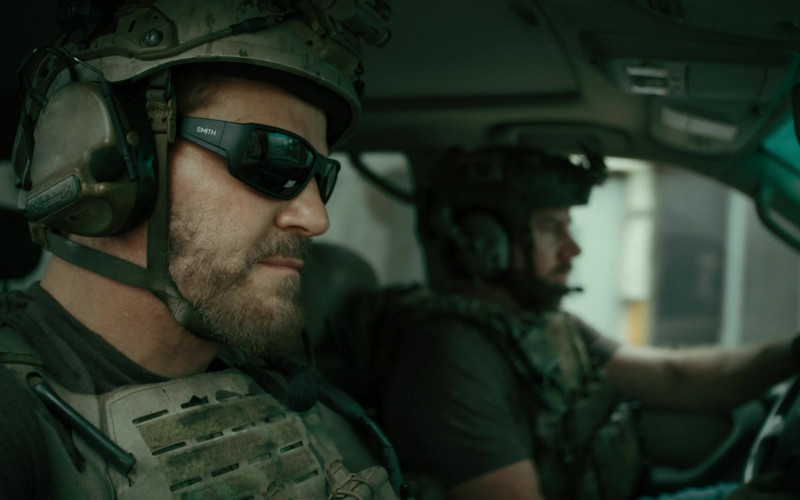 Smith Optics Men’s Sunglasses of David Boreanaz as Master Chief Special Warfare Operator Jason Hayes a.k.a. Bravo 1-1B in SEAL Team S06E05 Thunderstruck (1)