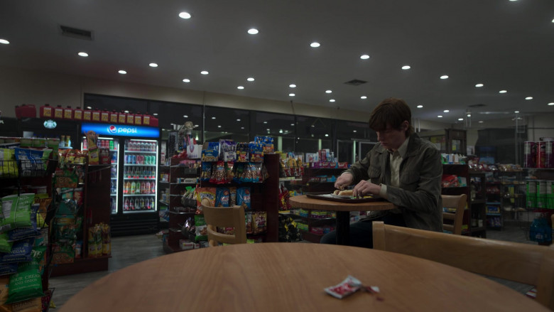 Starbucks and Pepsi Fridges, Planters Peanuts, Bugles, Chex Mix, Pringles Chips in The Patient S01E08 Ezra (2022)