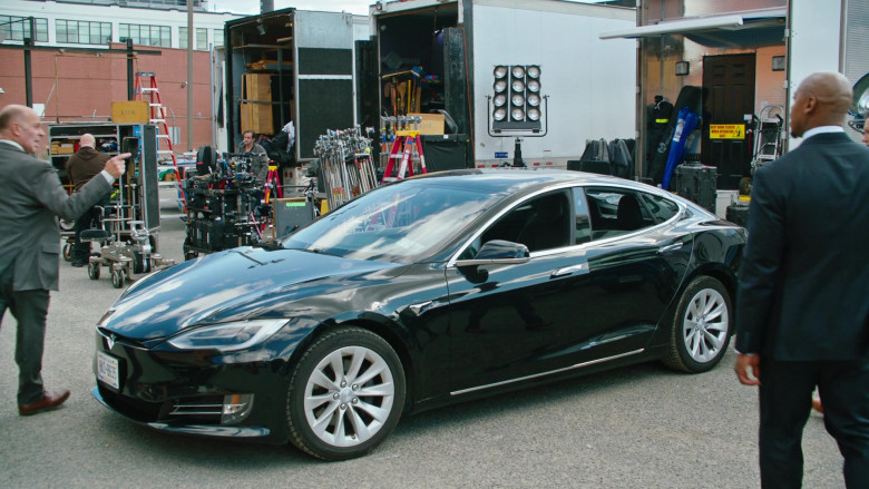 Tesla Model S Car in Law & Order S22E04 Benefit of the Doubt (2)