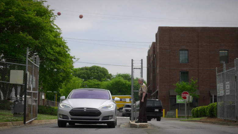Tesla Model S Car in Step Up High Water S03E02 Ain’t Gon’ Let Up (1)