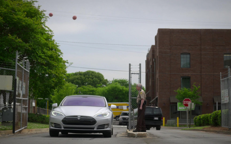 Tesla Model S Car in Step Up High Water S03E02 Ain't Gon' Let Up (1)