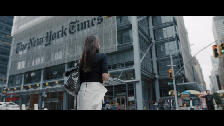The New York Times in Luckiest Girl Alive (2022)